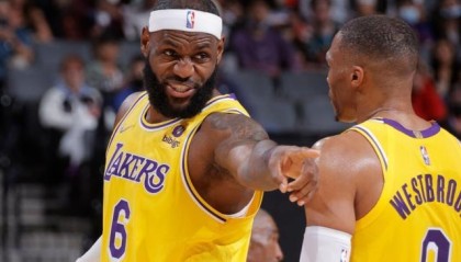 湖人打造全新进攻体系！季前赛防守倒数第一