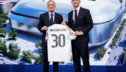 记者：马斯坦托诺自己选择了30号球衣，这并不是皇马的决定